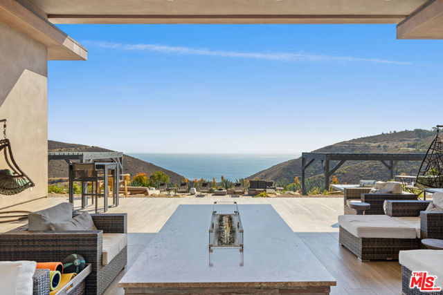 10715 Yerba Buena Road, Malibu CA: https://media.crmls.org/mediaz/66824913-7ea5-49b9-a6c1-98b74f0ed702.jpg