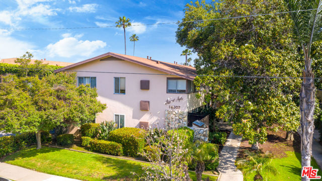 14007 Moorpark Street photo 3
