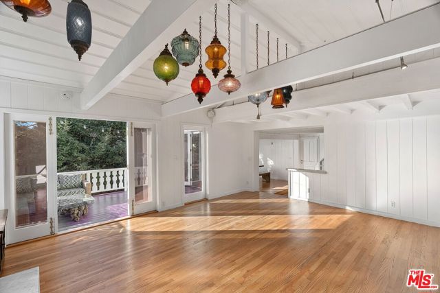 339 Adelaide Drive photo 9
