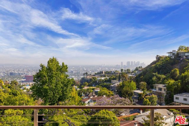 1573 Sunset Plaza Drive, Los Angeles CA: https://media.crmls.org/mediaz/66835c8f-2bbe-4836-bacd-eddf9ae1d46b.jpg