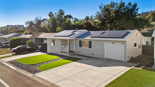 3708 Fairway Dr, La Mesa CA: https://media.crmls.org/mediaz/66837f07-9ad2-42b3-916f-39416b1c1268.jpg