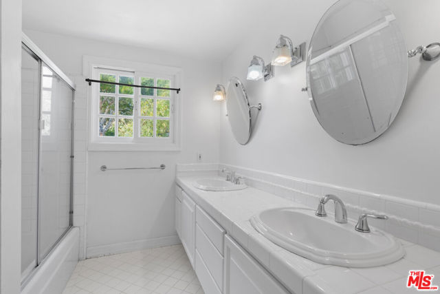 6236 Trancas Canyon Road, Malibu CA: https://media.crmls.org/mediaz/66839675-4df3-4750-865b-99ad64092fa1.jpg
