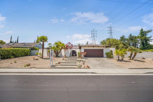 10407 Vista Knoll Boulevard, Cupertino CA: https://media.crmls.org/mediaz/6683d8d3-2c5f-4c37-9391-626551367a97.jpg