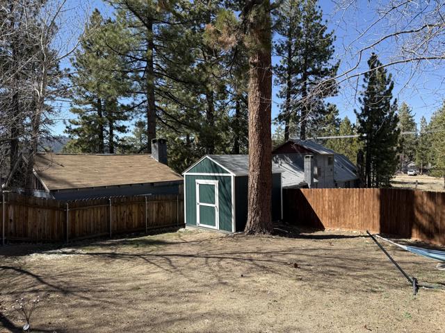 40110 Highland Road, Big Bear CA: https://media.crmls.org/mediaz/6683dc98-0361-4e33-aac0-088c8cb3bc35.jpg