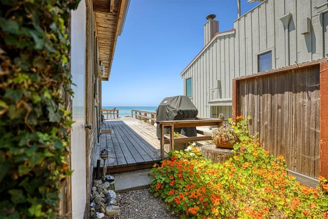 16 Potbelly Beach Road, Aptos CA: https://media.crmls.org/mediaz/668492c5-06f3-4695-96d1-c8a388a87bd0.jpg