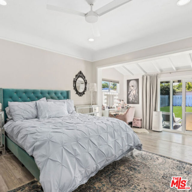 6526 6528 San Vicente Boulevard, Los Angeles CA: https://media.crmls.org/mediaz/66852217-c68b-43c5-8eeb-fe22fdeaca3b.jpg