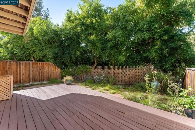 332 Kinross Dr, Walnut Creek CA: https://media.crmls.org/mediaz/6685b265-6c87-4442-adfc-8b1789c00673.jpg