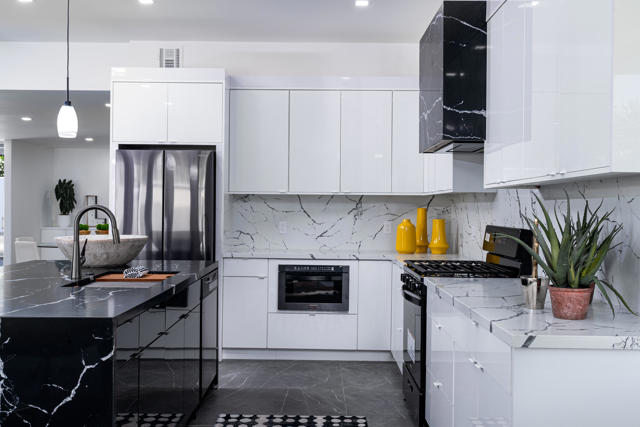 314 Desert Lakes Drive, Palm Springs CA: https://media.crmls.org/mediaz/6685cd3d-7450-4358-a3e7-f2f03b29ae47.jpg