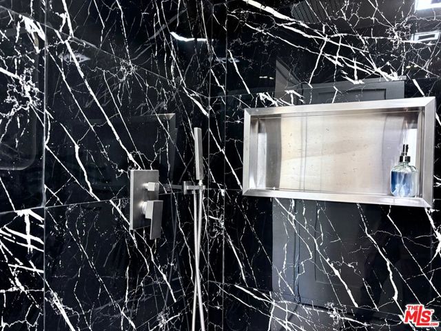 643 N Vista St, Los Angeles CA: https://media.crmls.org/mediaz/6685eff9-e098-408d-aab6-8acc3d38759f.jpg