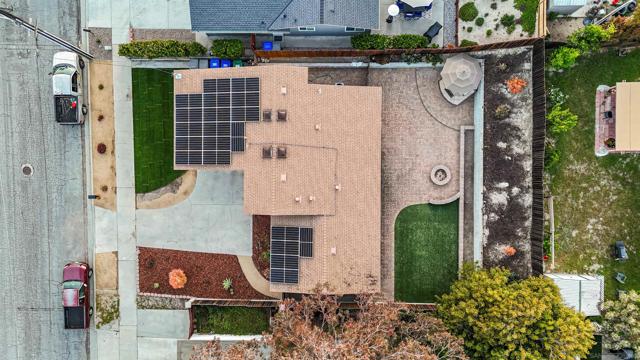 4086 Lonnie St, Oceanside CA: https://media.crmls.org/mediaz/6686b009-f584-44bb-bc7e-625e7c83ec27.jpg