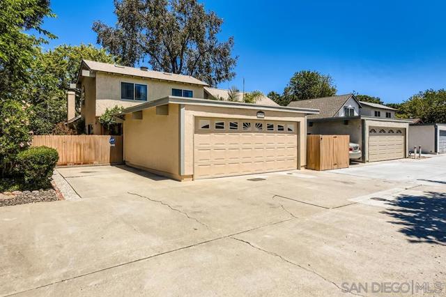 5150 Abuela Dr, San Diego CA: https://media.crmls.org/mediaz/6686b7b8-c9f9-4bdc-ab45-6d6fb7e90b00.jpg