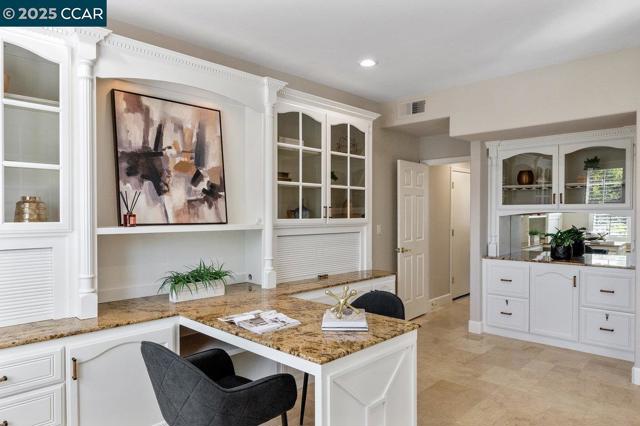 9662 Velvet Leaf Cir, San Ramon CA: https://media.crmls.org/mediaz/66878519-5b50-48fa-b88b-9ba4964bf0bb.jpg