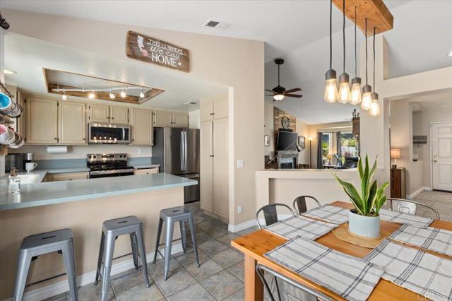 Detail Gallery Image 14 of 54 For 819 Corte Merano, Escondido,  CA 92026 - 3 Beds | 2 Baths