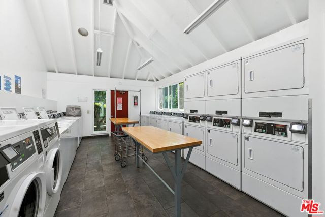 4810 Hollow Corner Road, Culver City CA: https://media.crmls.org/mediaz/6687e26a-9d6a-4811-886e-2027b934ec7f.jpg