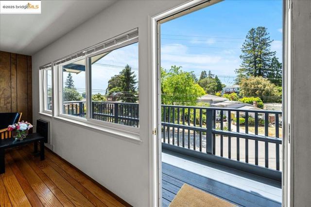 3312 Wisconsin St, Oakland CA: https://media.crmls.org/mediaz/66882803-1ae6-412a-9f32-affd3a678b04.jpg