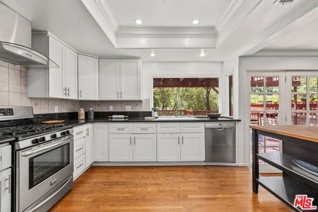 2801 Woodwardia Drive, Los Angeles CA: https://media.crmls.org/mediaz/66883d88-5621-4d1e-aa33-2b131bcdce64.jpg