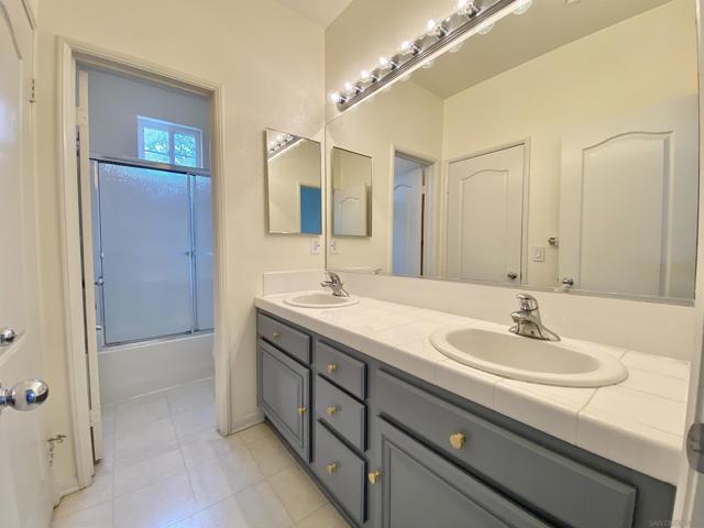 6464 Terraza Portico, Carlsbad CA: https://media.crmls.org/mediaz/66887fea-271f-4d52-8d95-488b029fff7a.jpg