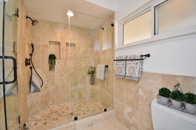 1626 Harlan Dr, Danville CA: https://media.crmls.org/mediaz/668888c3-58cb-4c94-b8cb-a7cc6c72b98d.jpg