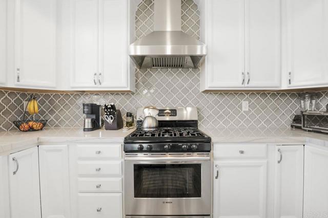 Detail Gallery Image 14 of 64 For 11372 via Rancho San Diego #B,  El Cajon,  CA 92019 - 3 Beds | 2/1 Baths
