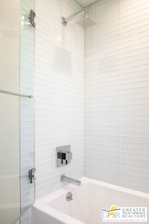 717 N ORLANDO Avenue, Los Angeles CA: https://media.crmls.org/mediaz/6689b5ab-1b19-480d-a426-b31e637bbc22.jpg