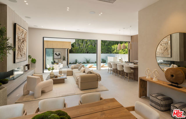 341 N Kings Road, Los Angeles CA: https://media.crmls.org/mediaz/668a46c8-23f8-4845-a06b-17a0c4227bfe.jpg