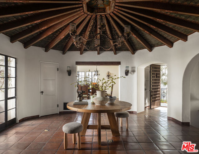 2311 Alto Oak Drive, Los Angeles CA: https://media.crmls.org/mediaz/668a5aa9-30d8-44ab-90f9-4b94e04ad62e.jpg