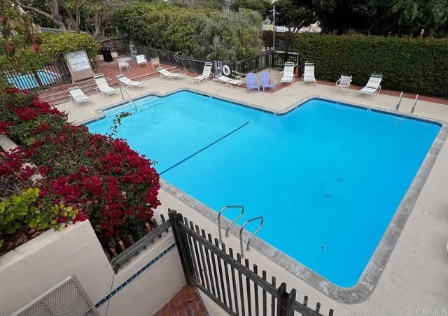 561 S Sierra Avenue, Solana Beach CA: https://media.crmls.org/mediaz/668a98fc-aad2-4d17-92a5-51772c5e8e25.jpg