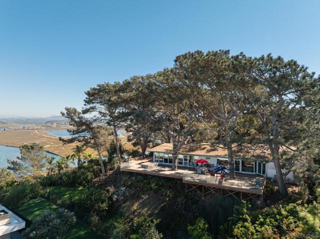2165 Balboa Ave, Del Mar CA: https://media.crmls.org/mediaz/668c61f8-6b34-42b7-a88b-1a432f8f1693.jpg