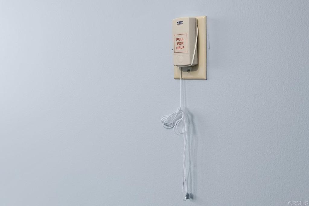https://media.crmls.org/mediaz/668c940e-1da8-4a2c-a7e1-b6330927b613.jpg?preset=X-Large