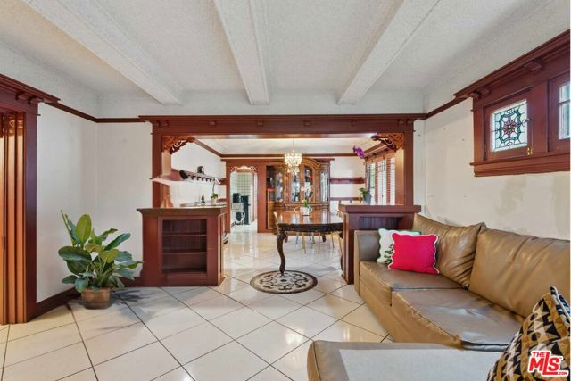 128 N St Andrews Place, Los Angeles CA: https://media.crmls.org/mediaz/668ca269-6476-465a-8664-12e5d97aa2d3.jpg