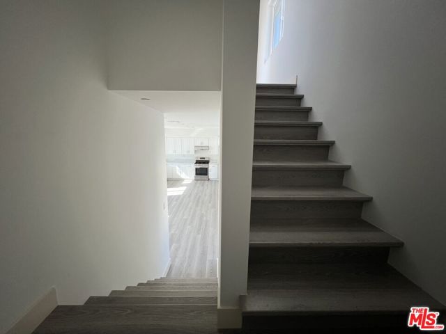 8640 1/2 Baring Cross Street, Los Angeles CA: https://media.crmls.org/mediaz/668cc553-8b9d-4ea5-9e45-b09660122751.jpg