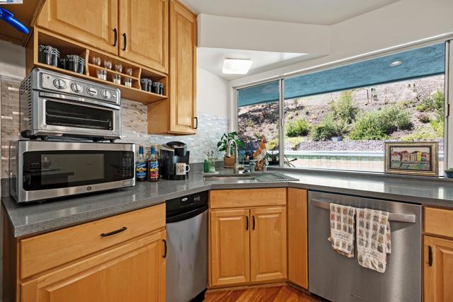 1923 Green Valley Rd, Alamo CA: https://media.crmls.org/mediaz/668d3bdc-b78a-46ff-9ab9-74d339f999ea.jpg