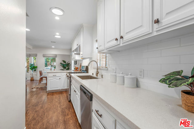 10860 Stever Street photo 8