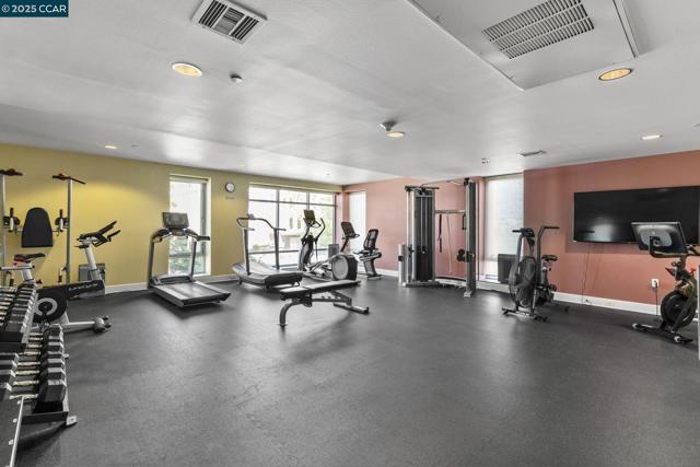 555 Ygnacio Valley Rd, Walnut Creek CA: https://media.crmls.org/mediaz/668d5d66-cb09-41b9-9924-135e5ddbe83d.jpg