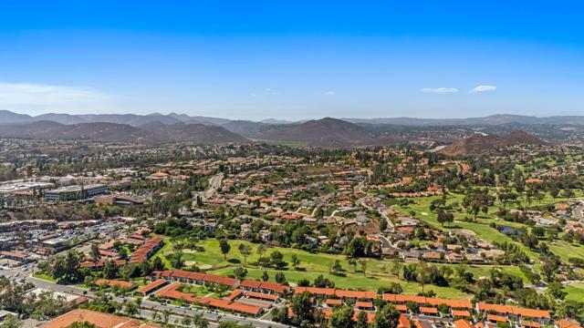 17031 Bernardo Center Dr, San Diego CA: https://media.crmls.org/mediaz/668e0e99-dcbf-4b7c-89e1-bb712d951526.jpg