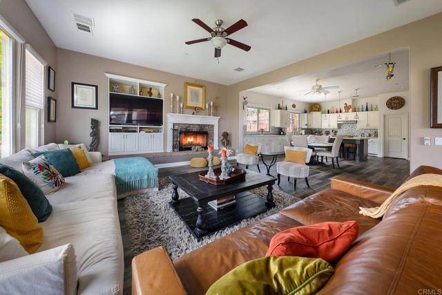 Detail Gallery Image 4 of 42 For 14212 Pebble Beach Way, Valley Center,  CA 92082 - 4 Beds | 3/1 Baths