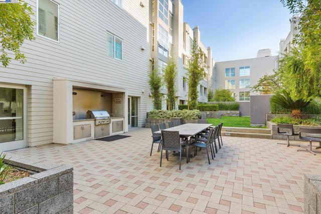 1655 N California Blvd, Walnut Creek CA: https://media.crmls.org/mediaz/668eff95-2242-42db-9893-634c63629935.jpg