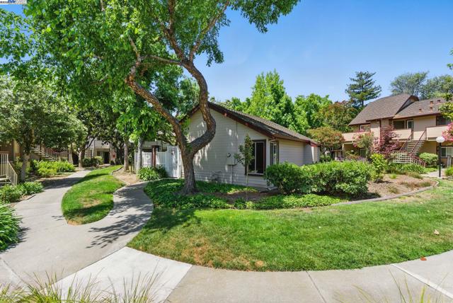6198 Civic Terrace Ave, Newark CA: https://media.crmls.org/mediaz/668f5ebb-92bb-41e7-8bb8-0e4f3de1297c.jpg