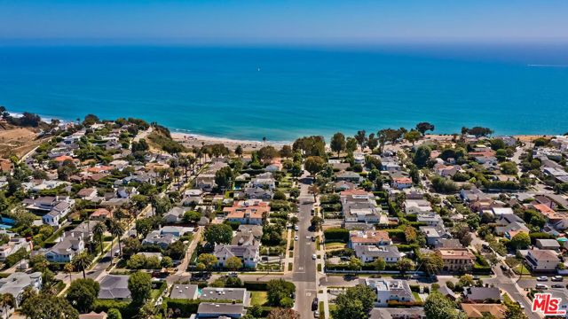 15230 Friends Street, Pacific Palisades, California 90272, 3 Bedrooms Bedrooms, ,2 BathroomsBathrooms,Single Family Residence,For Sale,Friends,24430907