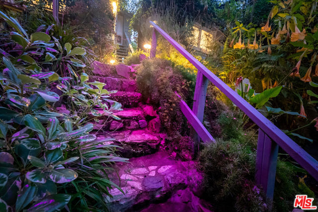 19544 Bowers Drive, Topanga CA: https://media.crmls.org/mediaz/6690b3a7-aefb-44ff-b4b9-fb20d874ecf3.jpg