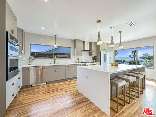 5810 S Halm Avenue, Los Angeles CA: https://media.crmls.org/mediaz/6690e9dc-9db5-44f3-af85-5d1a401d2dd8.jpg