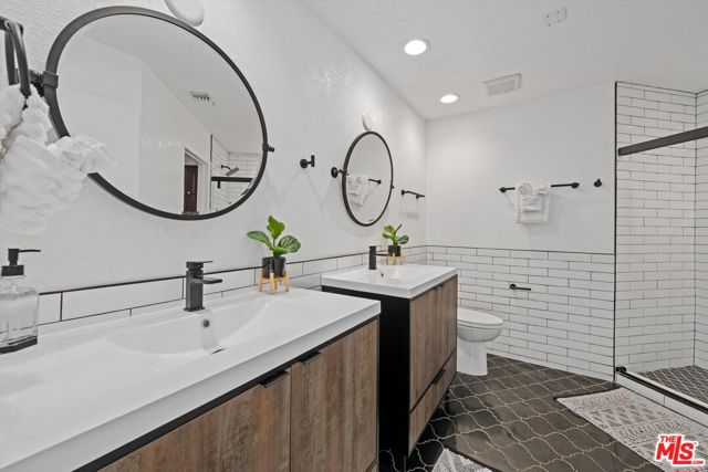 401 E San Rafael Drive, Palm Springs CA: https://media.crmls.org/mediaz/6691b3d1-e521-49d8-bc56-205edec5a2a5.jpg