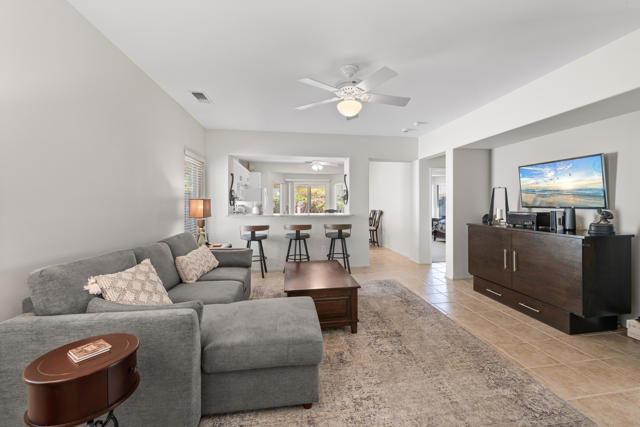 78680 Postbridge Circle, Palm Desert CA: https://media.crmls.org/mediaz/66935552-b594-427b-8efc-6ae99b876241.jpg