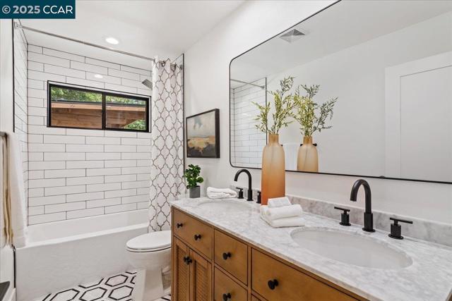 721 Sinnet Ct, Danville CA: https://media.crmls.org/mediaz/669367fb-f23d-4534-910b-11fb9317ae75.jpg