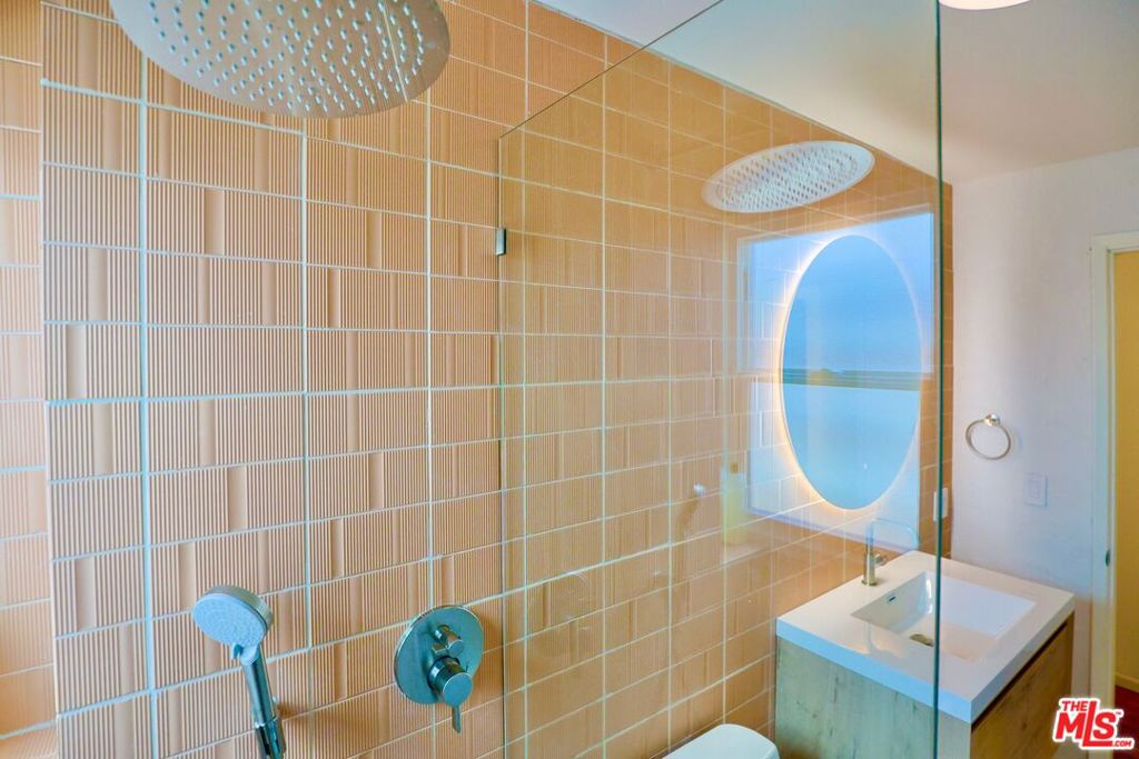 https://media.crmls.org/mediaz/6693aca8-88b5-4bce-9ca0-cf2085daa5cb.jpg?preset=X-Large