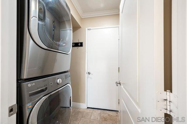 7820 Roan Rd, San Diego CA: https://media.crmls.org/mediaz/6693de09-03d0-4e4c-8af1-e12eb29e9a65.jpg