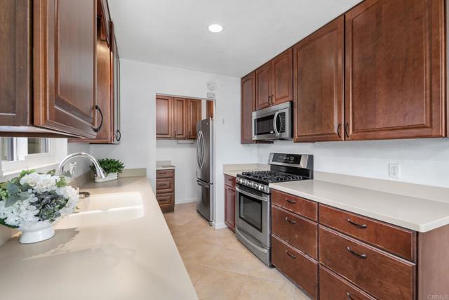 1745 Acorn St, Escondido CA: https://media.crmls.org/mediaz/66948cd5-8fab-4549-9aa8-9b6a3ce702ab.jpg