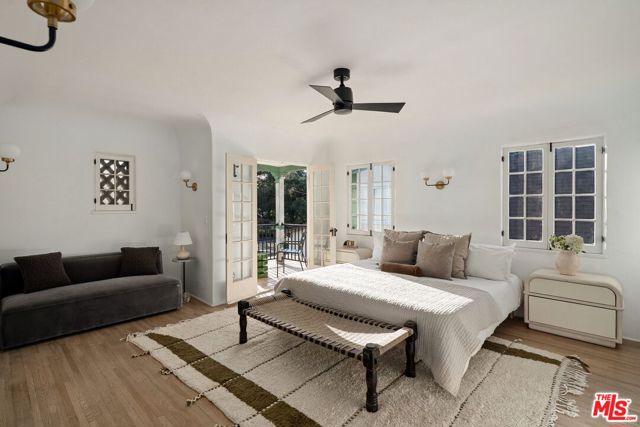 950 N Holliston Avenue, Pasadena CA: https://media.crmls.org/mediaz/6694ceab-29b0-4379-948b-b0b5a425810a.jpg