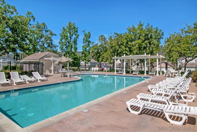 10496 Rancho Carmel dr, San Diego CA: https://media.crmls.org/mediaz/6694d405-63e1-4384-b6a3-a0eb520e9790.jpg
