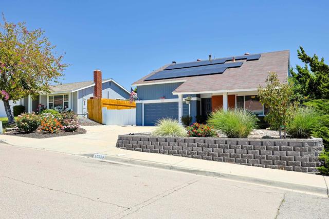 Detail Gallery Image 4 of 53 For 10225 Molino, Santee,  CA 92071 - 5 Beds | 2/1 Baths